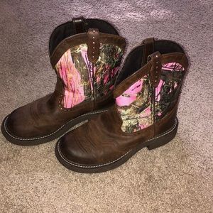 Justin Women’s pink camo boots